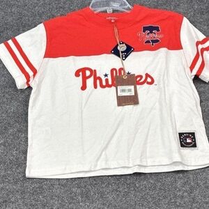 MLB Women's Red and White Phillies Short Sleeve Cropped Tee